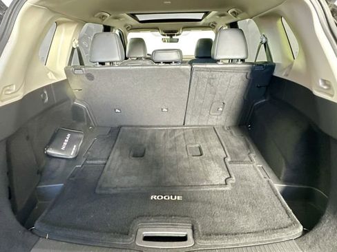 Used 2023 Nissan Rogue SL w/ SL Premium Package image 32