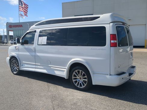 Used 2021 GMC Savana 2500 w/ Enhanced Convenience Package image 15