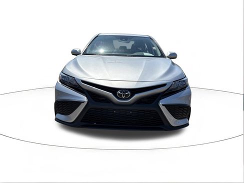 Used 2024 Toyota Camry SE image 8