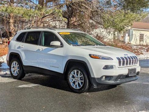 Certified 2017 Jeep Cherokee Latitude w/ Comfort/Convenience Group image 3