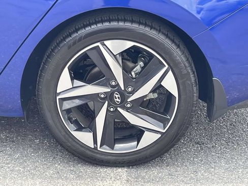 Used 2022 Hyundai Elantra Limited FWD image 12