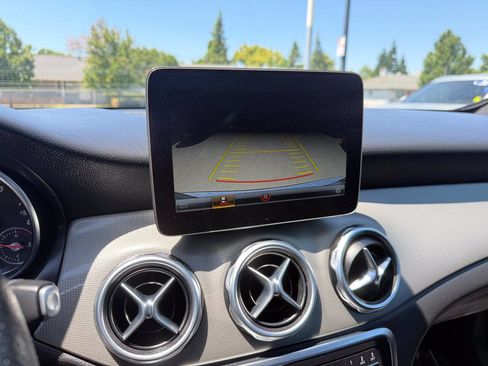 Used 2019 Mercedes-Benz GLA 250 image 16