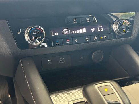 Used 2024 Mitsubishi Outlander SEL FWD image 50