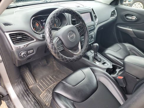 Used 2019 Jeep Cherokee Latitude Plus FWD image 12