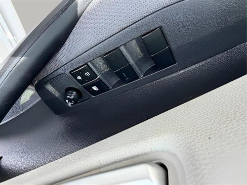 Used 2020 Toyota Corolla LE FWD image 31