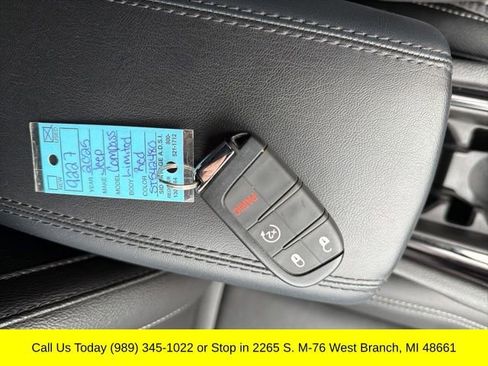 Used 2025 Jeep Compass Limited image 21