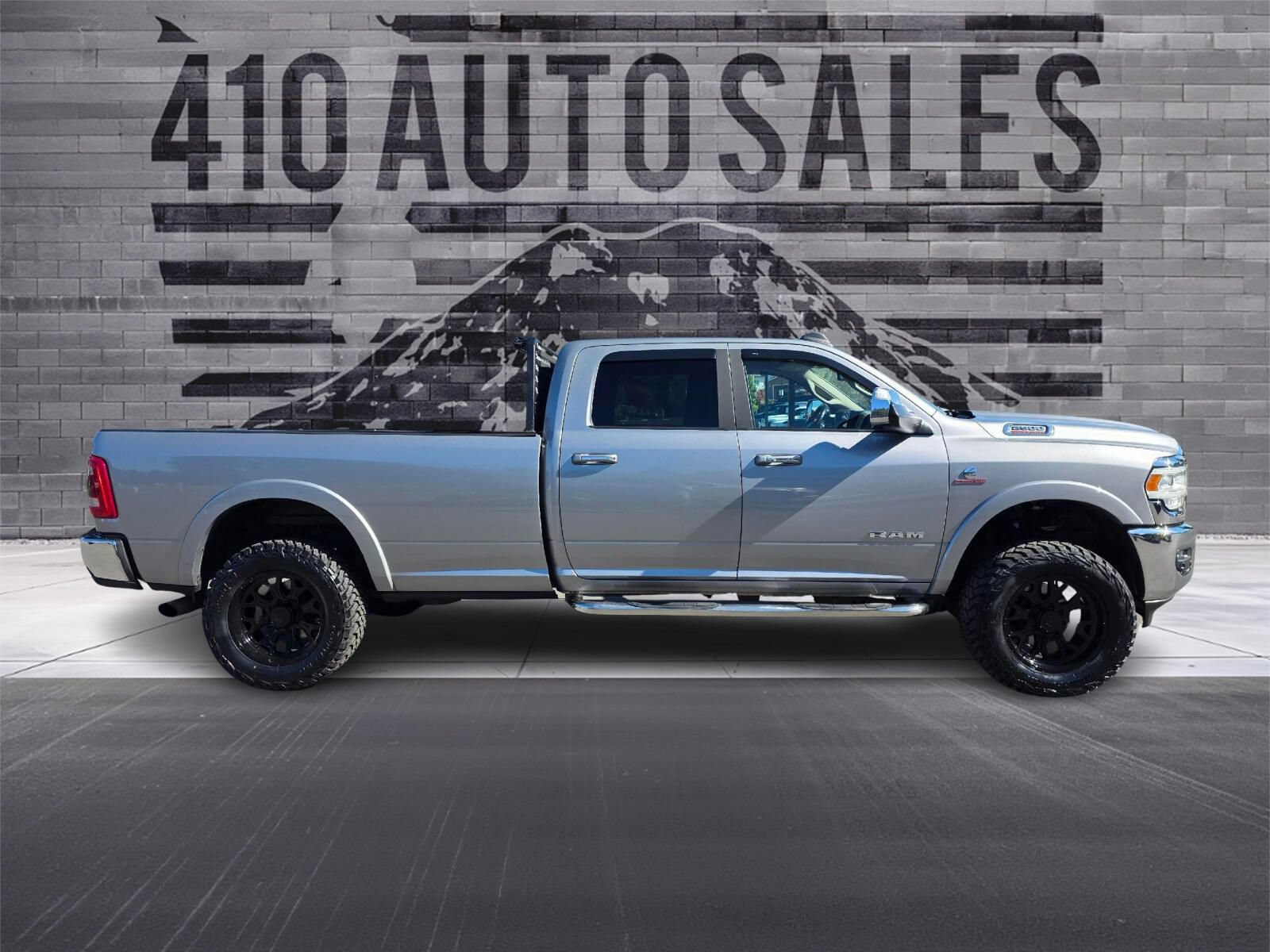 Used 2022 RAM 2500 Laramie AWD/4WD image 2
