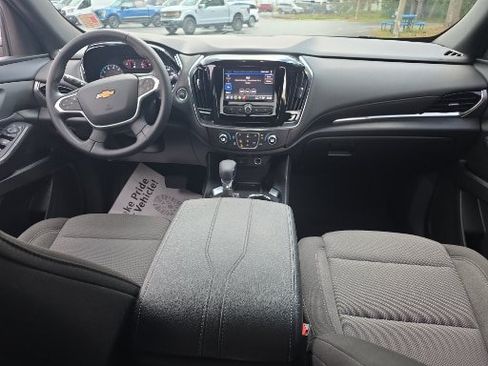 Used 2024 Chevrolet Traverse LT FWD image 2