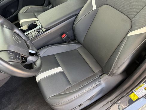 Used 2026 Toyota Camry SE FWD image 36
