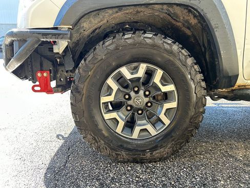 Used 2022 Toyota Tacoma TRD Off-Road w/ Technology Package image 7