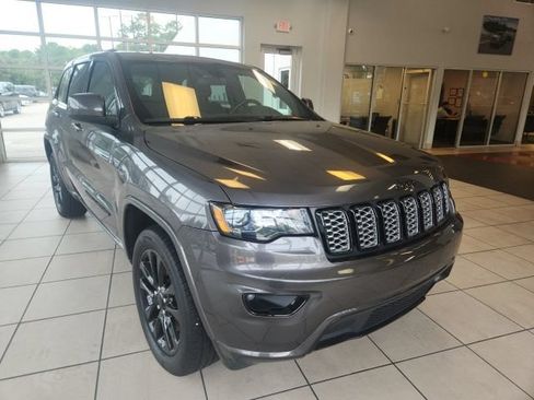 Used 2021 Jeep Grand Cherokee Laredo X AWD/4WD image 2