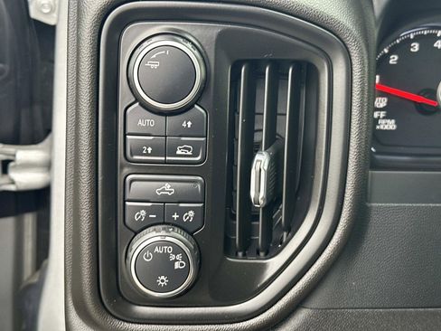 Used 2022 Chevrolet Silverado 1500 Custom image 19