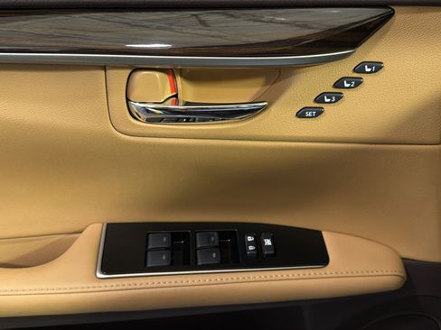 Used 2016 Lexus ES 350 w/ Navigation System Package FWD image 37