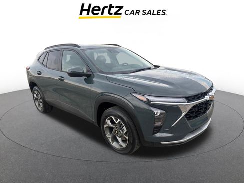 Used 2025 Chevrolet Trax LT image 1