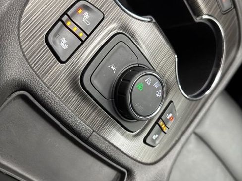 Used 2023 GMC Acadia SLT image 21