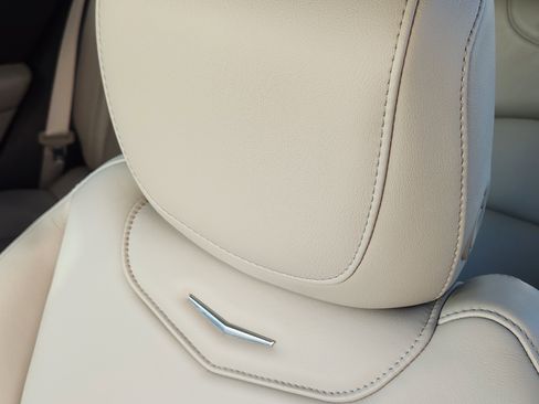 Used 2019 Cadillac XT4 Premium Luxury image 16