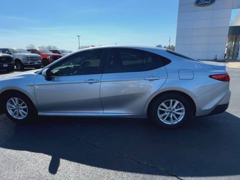 Used 2025 Toyota Camry LE image 5
