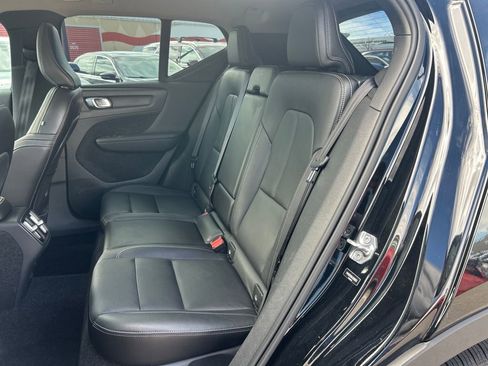 Used 2019 Volvo XC40 T5 Momentum image 25