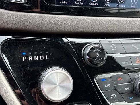 Used 2019 Chrysler Pacifica Touring-L Plus FWD image 20