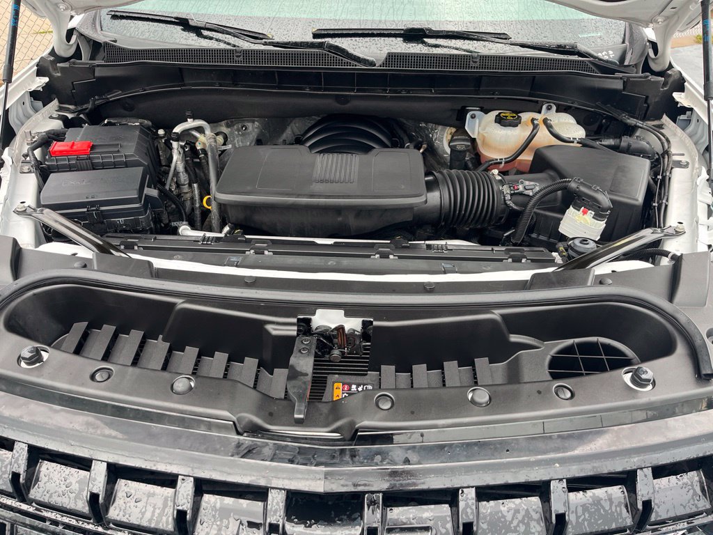 Used 2025 Chevrolet Suburban Z71 AWD/4WD image 9