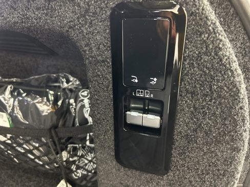 Used 2025 Land Rover Range Rover SE image 22