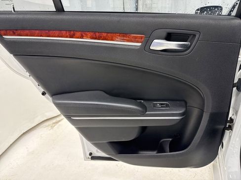 Used 2014 Chrysler 300 image 13