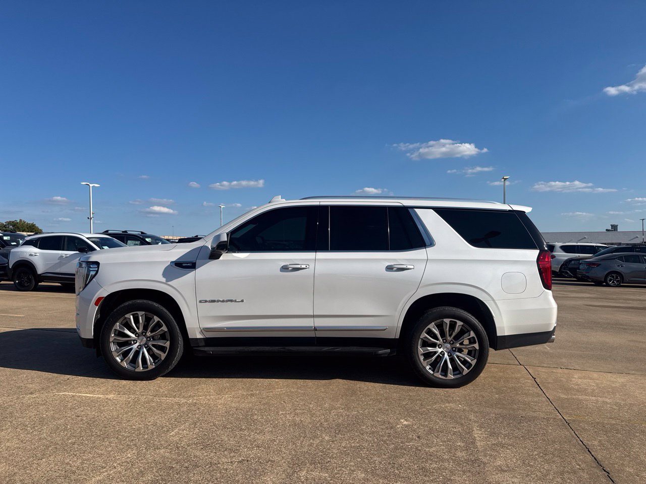 Used 2021 GMC Yukon Denali w/ LPO, Illumination Package AWD/4WD image 18