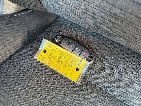 Used 2021 Nissan Rogue SV image 35