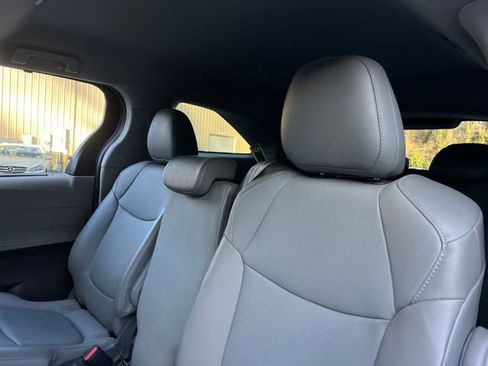 Used 2021 Toyota Sienna XLE image 19