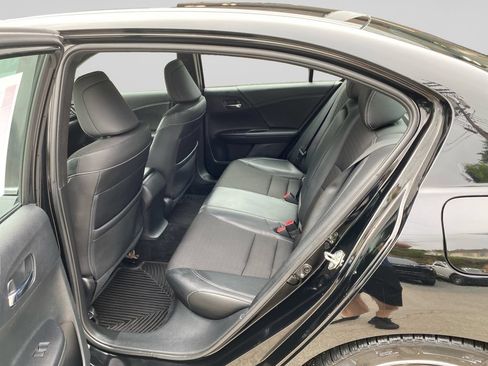 Used 2017 Honda Accord Sport image 16