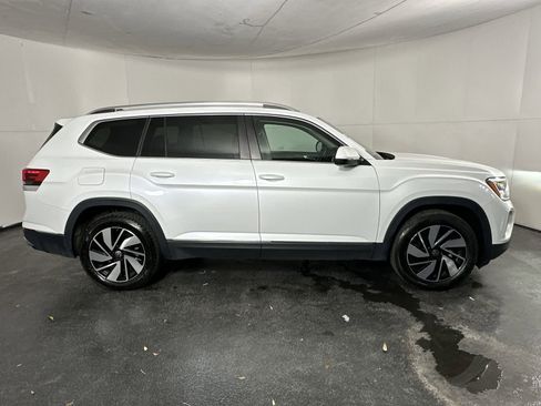 Used 2025 Volkswagen Atlas SEL image 9