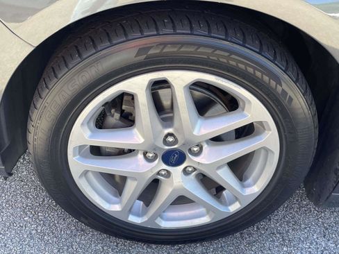 Used 2016 Ford Fusion SE FWD image 9