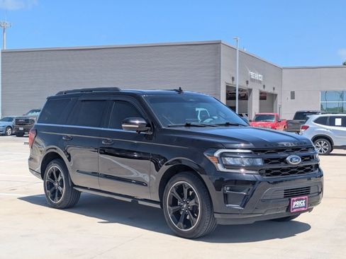 Used 2024 Ford Expedition Limited RWD image 3