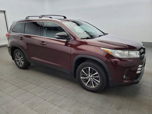 Used 2019 Toyota Highlander XLE AWD/4WD image 11