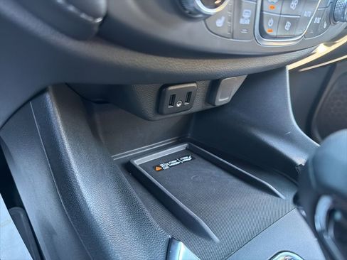 Used 2023 Chevrolet Traverse LT image 35