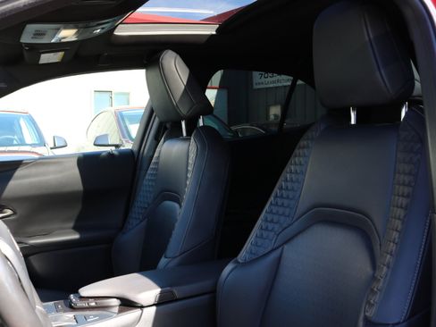 Used 2022 Lexus UX 200 image 11