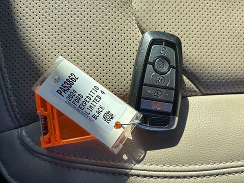 Used 2024 Ford Expedition Limited image 43