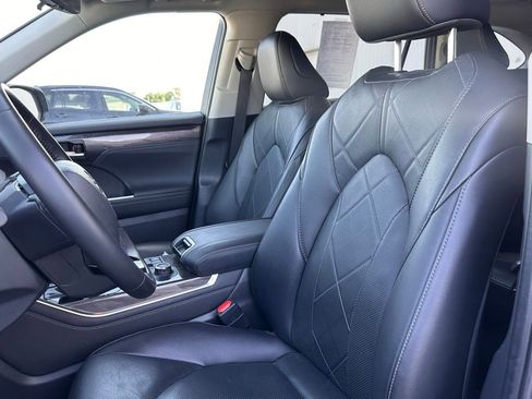 Used 2024 Toyota Highlander Platinum AWD/4WD image 13