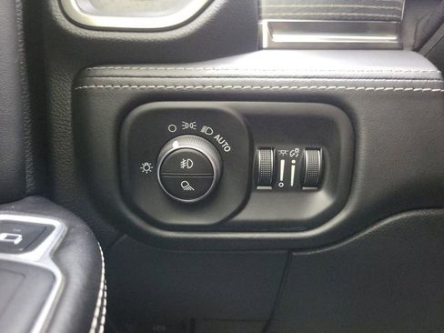 Used 2019 RAM 3500 Limited image 13