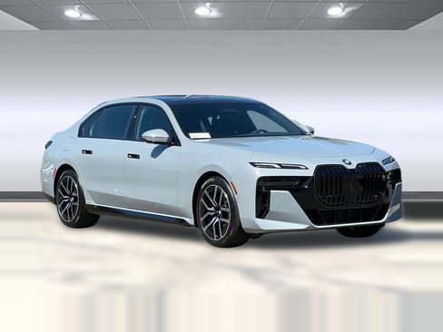 New 2025 BMW 740i image 6