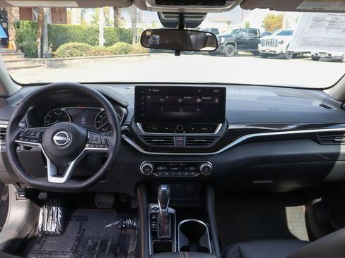 Used 2025 Nissan Altima 2.5 SR w/ SR Premium Package FWD image 28