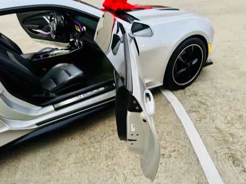 Used 2016 Chevrolet Camaro SS image 30