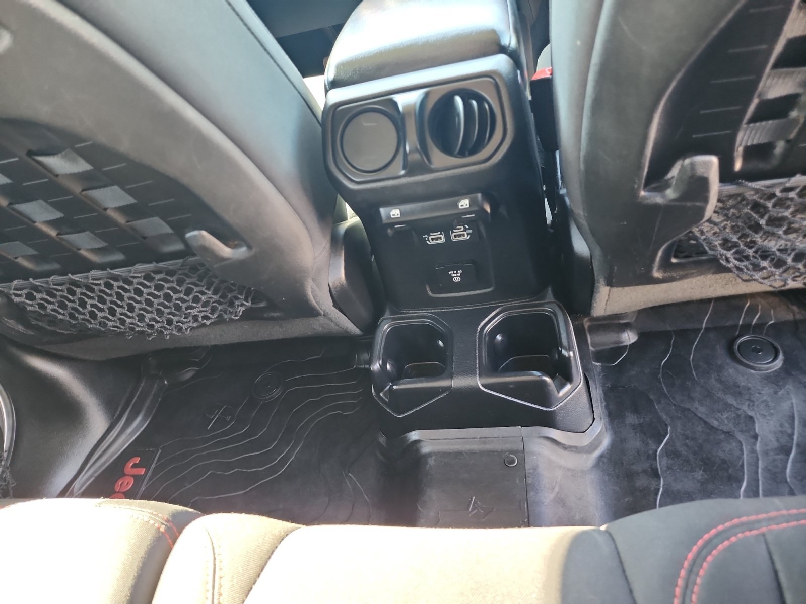 Used 2018 Jeep Wrangler Unlimited Rubicon AWD/4WD image 27