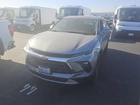Used 2024 Chevrolet Blazer LT w/ Driver Confidence Package FWD image 3
