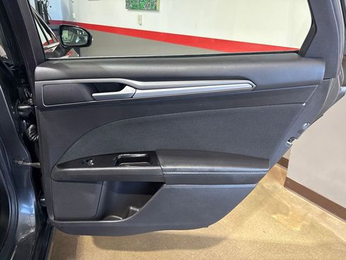 Used 2016 Ford Fusion SE image 97