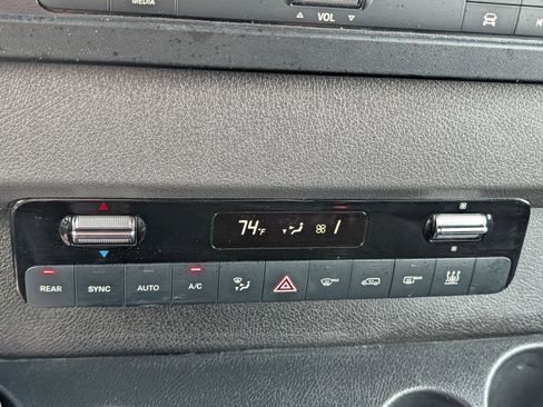 Used 2024 Mercedes-Benz Sprinter 2500 image 38