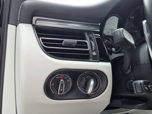 Certified 2023 Porsche Macan S AWD/4WD image 29