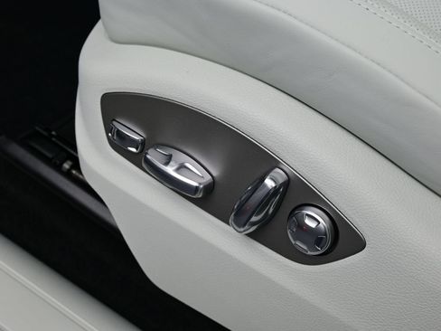 Certified 2026 Porsche Macan AWD/4WD image 13