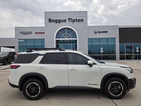 Used 2025 Nissan Pathfinder Rock Creek AWD/4WD image 2