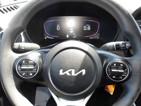 Used 2023 Kia Soul LX w/ LX Technology Package FWD image 16